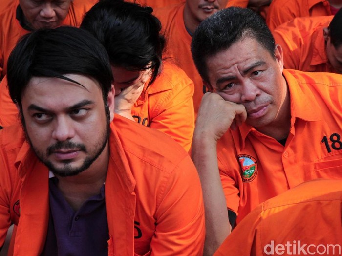 Polisi berhasil bekuk ratusan tersangka terkait kasus narkoba sejak Juni hingga Agustus 2019. Beberapa tersangka diantaranya adalah Umar Kei hingga Rio Reifan.