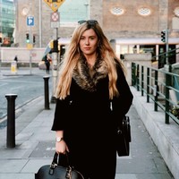 Hannah adalah seorang wanita yang tak lulus SMA. Tapi kini ia menjadi salah satu konsultan merketing sukses di Irlandia yang bisa menghasilkan £70 ribu atau sekitar Rp 1,2 miliaran sehari. Tak hanya kaya, Hannah pun dapat perhatian dari pebisnis kenamaan Richard Branson. Foto: Instagram @hannahhawkshaw