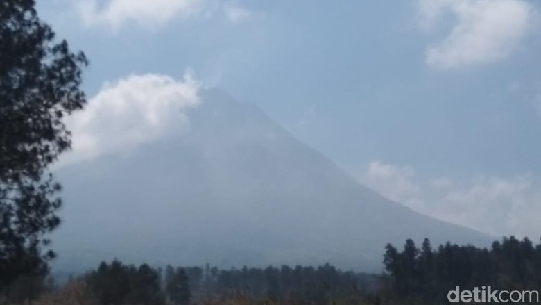 500 Personel Gabungan Dikerahkan ke Lokasi Kebakaran Lereng Merapi 500 Personel Gabungan Dikerahkan ke Lokasi Kebakaran Lereng Merapi