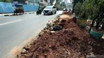 Proyek Galian Kabel Bikin Jalan Raden Saleh Berserakan Tanah