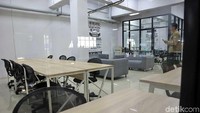 Tersedia juga co-working space yang disediakan oleh pihak pengelola. Gratis loh, siapa saja boleh memakainya (Randy/detikcom)