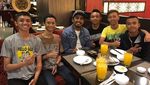 Menikahi Mutia Ayu, Ini Momen Bahagia Glenn Fredly Kala Makan Bareng Sahabat