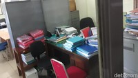 Wali Kota Yogyakarta, Haryadi Suyuti membenarkan adanya penyegelan di salah satu ruang Kantor DPUPKP Kota Yogyakarta. Namun, ia tidak mengetahui kapan penempelan stiker dari KPK tersebut.