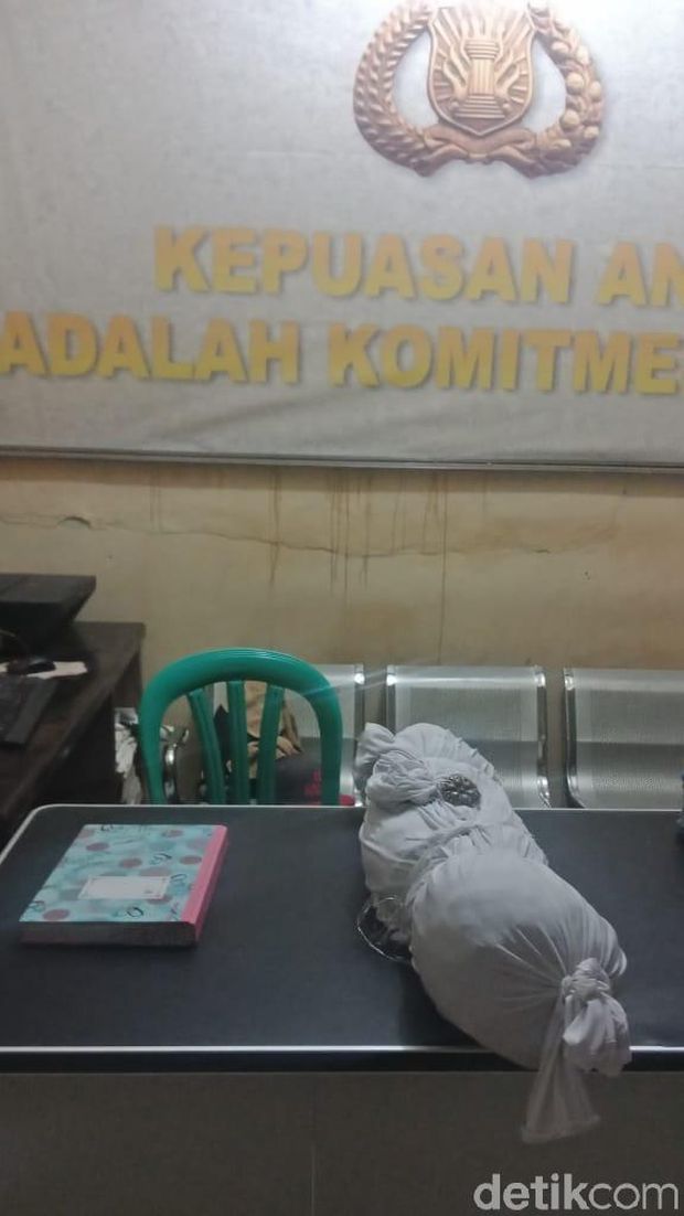Sosok Pocong Hantui Warga Layapan Karawang, Polisi: Diduga Modus Begal