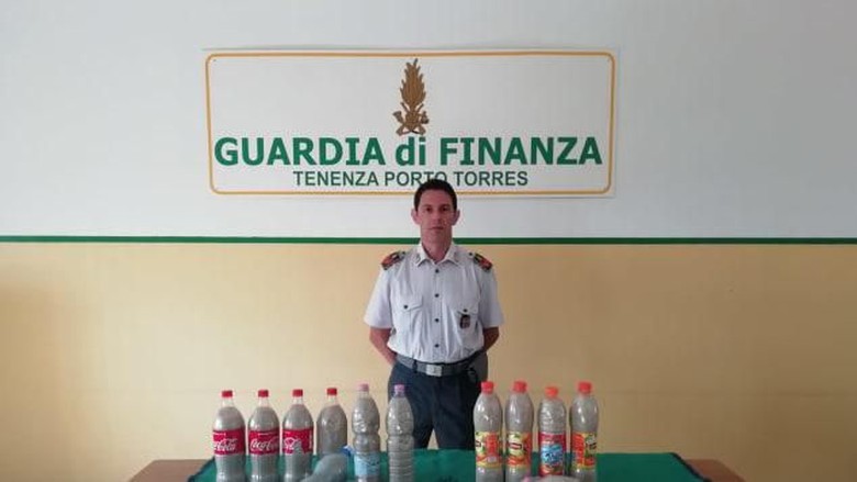 Ambil Pasir dari Pantai Italia, Turis Prancis Terancam 6 Tahun Bui Ambil Pasir dari Pantai Italia, Turis Prancis Terancam 6 Tahun Bui