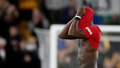 Pogba Gagal Penalti, MU Urung Menang