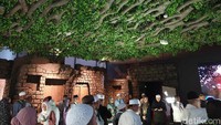Sementara bagian atap rumah menggunakan dedaunan dan ranting pohon (Ardhi/detikcom) 