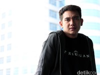 Kini Top dan Dipuja, Adipati Dolken Tak Pernah Mimpi Jadi Artis