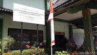 Meski begitu, kegiatan di kantor tersebut masih berjalan seperti biasa.