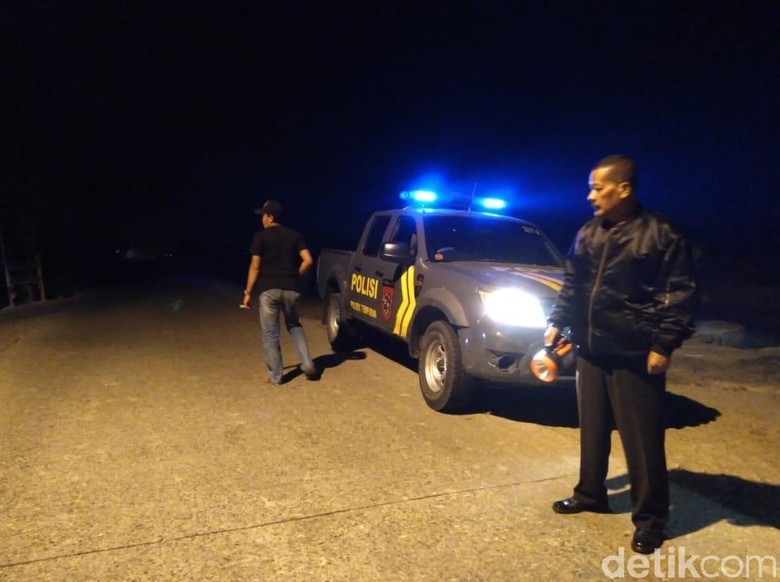 Sosok Pocong Hantui Warga Layapan Karawang, Polisi: Diduga Modus Begal Sosok Pocong Hantui Warga Layapan Karawang, Polisi: Diduga Modus Begal