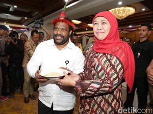 Staf Khusus Presiden Untuk Papua Bertemu Khofifah dan Risma