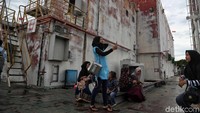 Mesin pembangkit listrik yang kekuatan dayanya mencapai 10,5 Megawatt, dahulunya berada di dalam kapal, tetapi sekarang sudah dipindahkan pada tahun 2010.