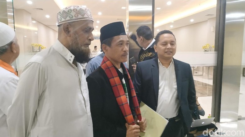 TPUA dkk Laporkan Balik Pihak yang Polisikan Ustaz Abdul Somad TPUA dkk Laporkan Balik Pihak yang Polisikan Ustaz Abdul Somad
