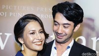 Reza Rahadian menceritakan adegan ciuman bibir yang dilakukannya bersama Raihaanun. Pool/Palevi S/detikFoto.