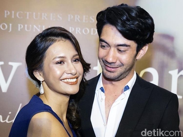 Cerita Reza Rahadian Soal Adegan Cium Raihaanun
