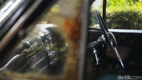 Yang menarik, Buick Super 1949 sudah memiliki posisi setir di bagian kanan. Dan itu menjadi satu-satunya mobil dinas Bung Karno dengan setir di bagian kanan.