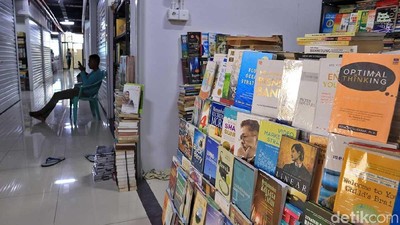 Foto: Pasar Buku Kenari yang Viral di Twitter