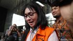 Bupati Nonaktif Talaud Umbar Senyum Usai Diperiksa KPK