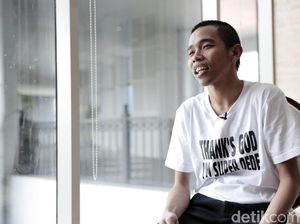 Dede Sunandar Masih Bisa Tertawa di Depan Kamera Meski Terluka