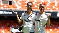 Baim dan Paula pun menikmati keliling-keliling stadion sebelum pertandingan Valencia Vs Sociedad. Dok. Pribadi
