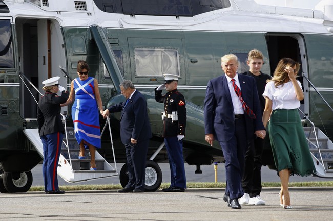 Ikut menyempurnakan gayanya, sepasang heels bermotif floral dari Christian Louboutin. Dikabarkan Hello, sepatu dari seri So Kate itu dijual seharga US$ 800 atau sekitar Rp 11 juta. (Foto: AP Photo/Patrick Semansky)