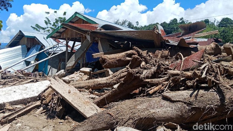 Bupati Sigi Sebut Pembalakan Liar Jadi Penyebab Banjir Bupati Sigi Sebut Pembalakan Liar Jadi Penyebab Banjir