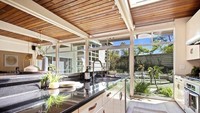 Rumah yang dijual Captain Marvel ini memiliki tiga kamar mandi dan tiga kamar tidur. Rumah itu selesai dibangun tahun 1952. Istimewa/Mansionglobal.