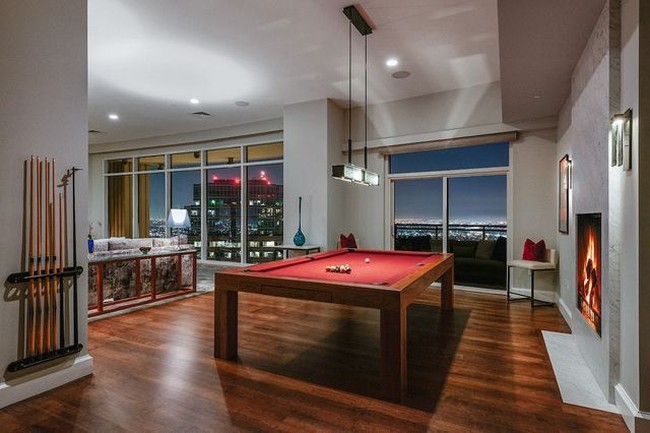 Hunian ini juga memiliki salah satu sudut yang didedikasikan untuk bermain billiard. (Foto: Dok. Mansion Global)