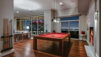 Terdapat home theater dan empat teras yang luas. Istimewa/Mansionglobal.