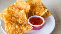 Jangan dulu marah, punk shit di sini maksudnya hanyalah si kriuk renyah pangsit. Duh paling enak ngemil ini dicocol saus sambal. Foto: istimewa