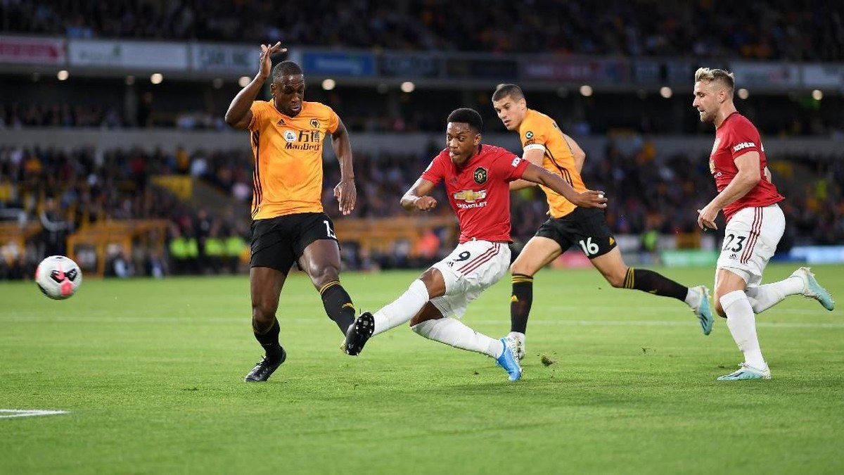 Manchester United unggul 1-0 atas Wolverhampton Wanderers di babak pertama. (Foto: Shaun Botterill/Getty Images)