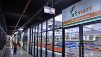 Kalau mau cari camilan, traveler juga bisa jajan di minimarket milik Pemda Jakarta ini (Randy/detikcom)