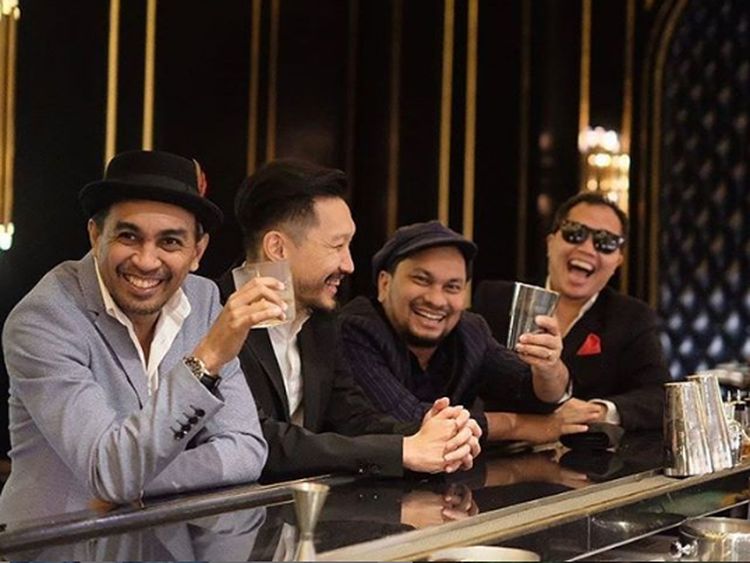 Menikahi Mutia Ayu, Ini Momen Bahagia Glenn Fredly Kala Makan Bareng Sahabat