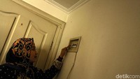 Terhentinya distribusi fasilitas bagi penghuni rusun diduga karena adanya dualisme kepengurusan apartemen lama dan baru. Penasihat Perhimpunan Penghuni Rumah Susun (P2RS) Apartemen Mediterania Palace Residences Sunarto Muntako mengatakan, latar belakang mati listrik itu karena penghuni bandel tidak mau bayar listrik.