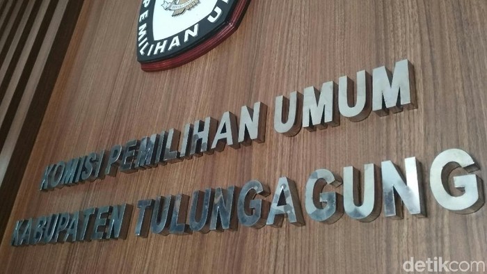 KPU Tulungagung mengusulkan penundaan pelantikan tersangka dugaan korupsi Supriyono menjadi Anggota DPRD periode 2019-2024. Seperti yang disampaikan Ketua KPU Tulungagung, Mustofa.