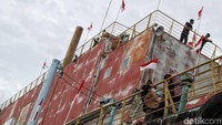 Pada Minggu 26 Desember 2004 silam, sekitar pukul 8:45 WIB kapal ini terseret 2,4 km ke daratan akibat gempa  bumi dan gelombang Tsunami setinggi 9 meter.