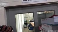 Diberitakan sebelumnya KPK menangkaplima orang dalam operasi tangkap tangan kemarin. Lima orang itu terdiri dari seorang jaksa yang menjabat Jaksa Fungsional yang bertugas di TP4D Kejaksaan Negeri Yogyakarta, dua orang pihak swasta, Kepala Bidang SDA Dinas PUPK Kota Yogyakarta, dan Ketua Pokja Badan Layanan Pengadaan Kota Yogyakarta.