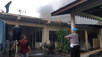 Penampakan Kebakaran di Ruang Bawah Tanah Polda Metro Jaya
