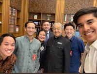 Saat CEO Gojek Grup Nadiem Makarim bertemu dengan Perdana Menteri Malaysia Mahathir Mohamad