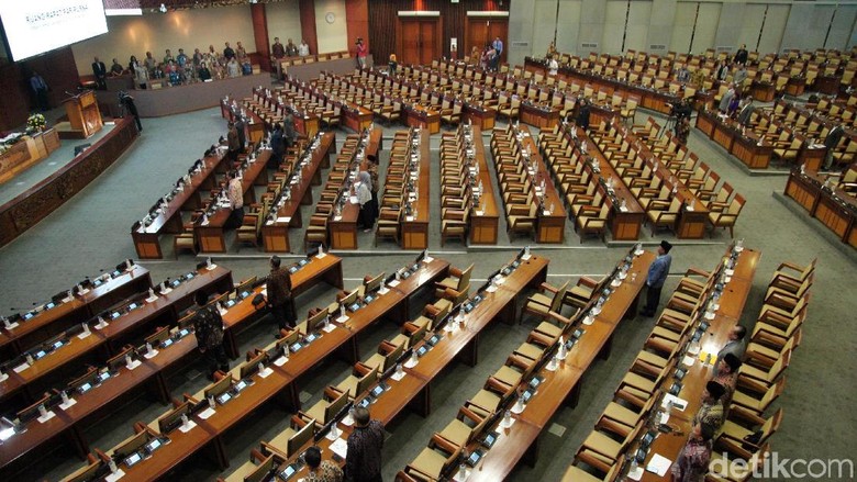 Kontroversi Pin Emas Naik Level ke Senayan Kontroversi Pin Emas Naik Level ke Senayan