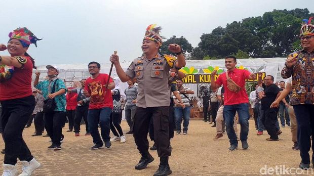Solidaritas untuk Papua, Pejabat-Warga Sukabumi Kompak Menari Sajojo 