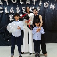 Bintang sinetron Bunga Zainal membuktikan jika ia bisa menjadi sosok ibu tiri yang baik bagi anak sambungnya. Semenjak menikah dengan Sukhdev Sing pada 2014, Bunga menjadi ibu tiri bagi anak perempuan dari pernikahan Sukhdev Sing terdahulu. Bunga dan Sukhdev sendiri sudah dikaruniai dua anak. Foto: instagram