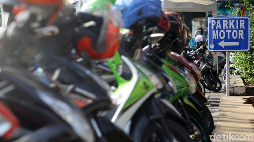 Pemprov DKI Jakarta akan menaikkan tarif parkir kendaraan bermotor tahun ini. Gubernur DKI Jakarta Anies Baswedan tak ingin rencana itu ditunda-tunda.