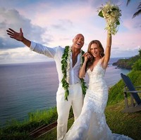 Lauren Hashian menikahi Dwayne Johnson di Hawaii pada Agustus 2019, setelah berkencan 12 tahun lamanya dan dikaruniai dua anak. Dwayne The Rock Johnson menjadi Pria Terseksi di Dunia pada 2016 versi majalah People. Foto: Instagram/@therock