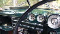 Mesin itu bertenaga mencapai 115 dk di 3.600 rpm, yang disalurkan melalui transmisi manual 3 percepatan.