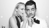 Entah apa maksud Sophie tampil seperti itu. Dok. Instagram/joejonas
