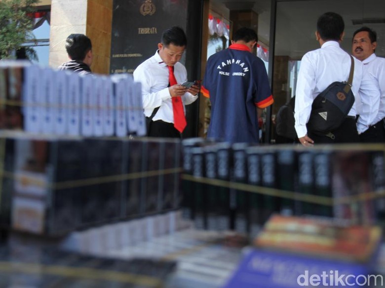 Jebol Atap, Abdul Curi Ribuan Bungkus Rokok di Minimarket Ciwidey Jebol Atap, Abdul Curi Ribuan Bungkus Rokok di Minimarket Ciwidey