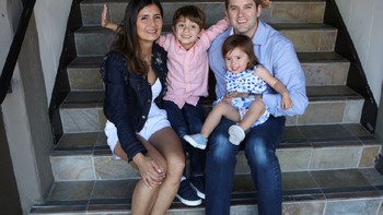 Ia bersama keluargannya tinggal di San Carlos, California bersama dua anaknya bernama Hudson berusia 5 tahun dan Bela 2 tahun. Ibunya yang besar di Indonesia kuliah di London, kemudian bekerja di IBM. Ia pindah ke Venezuela dan bertemu jodoh, kemudian lahirlah Rincon. (Foto: Dok. Lilian Rincon)