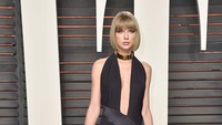 Hal itu dikarenakan gaun tersebut sama dengan yang digunakan Taylor Swift saat Vanity Fair pada 2016 lalu. Pascal Le Segretain/Getty Images