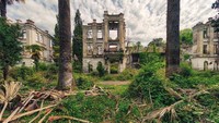 Bangunan bekas sanatorium yang dulu punya 365 kamar saat masih beroperasi. Istimewa/Boredpanda.